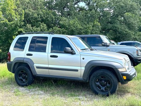 Used 2006 Jeep Liberty Sport AWD/4WD image 7