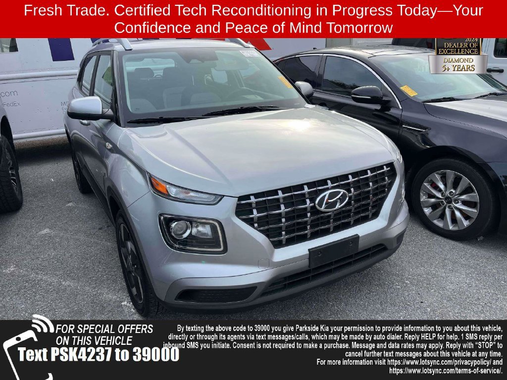 Used 2025 Hyundai Venue SEL FWD image 1