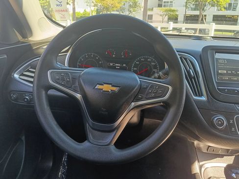 Used 2018 Chevrolet Malibu LT FWD image 16