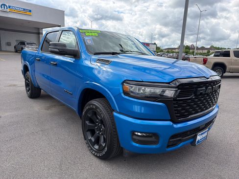 Used 2025 RAM 1500 Big Horn AWD/4WD image 3