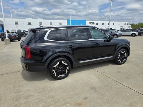 Used 2025 Kia Telluride S FWD image 13