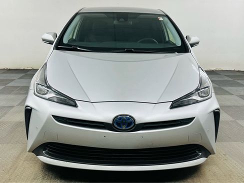 Used 2019 Toyota Prius LE image 2