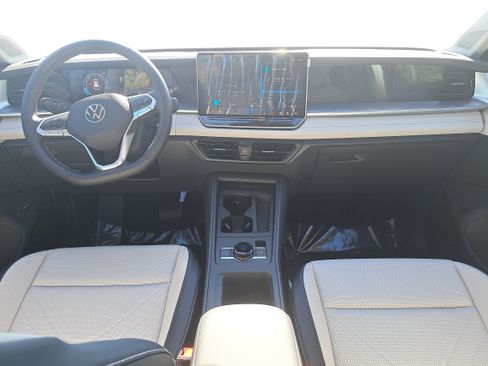 New 2025 Volkswagen Tiguan SE image 9