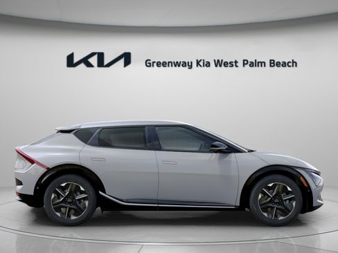 New 2025 Kia EV6 Wind image 9