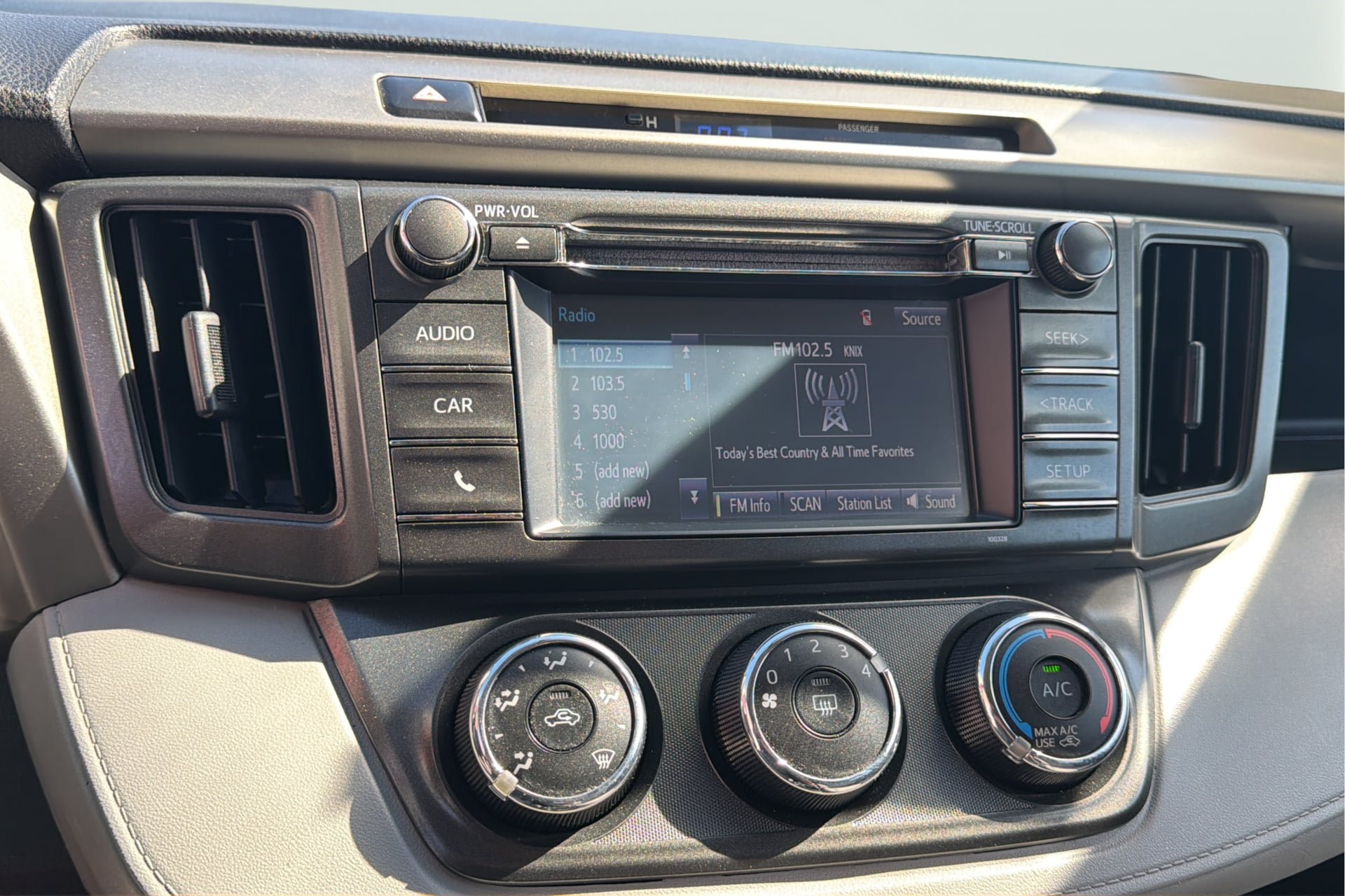 Used 2014 Toyota RAV4 LE AWD/4WD image 25