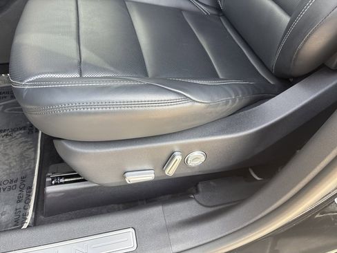 Used 2024 Lincoln Nautilus Premier image 27