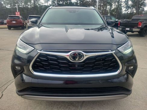Used 2023 Toyota Highlander Platinum image 11
