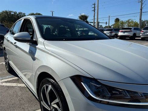Certified 2025 Volkswagen Jetta SEL image 21