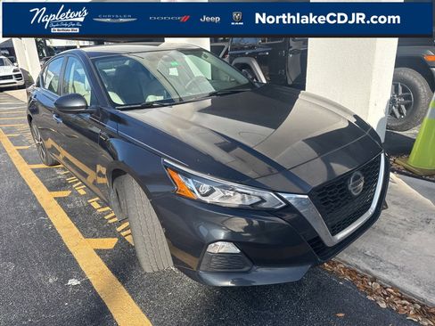 Used 2021 Nissan Altima 2.5 SV image 1