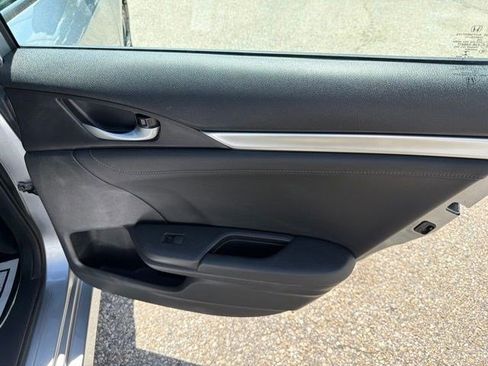 Used 2016 Honda Civic Touring image 16