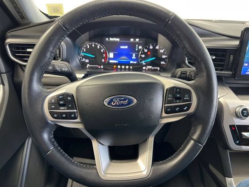 Used 2022 Ford Explorer XLT w/ Equipment Group 202A AWD/4WD image 24