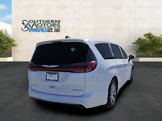 Used 2024 Chrysler Pacifica Limited FWD image 33