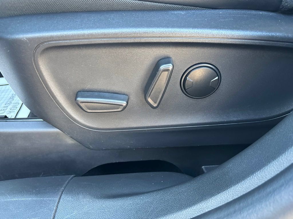 Used 2025 Ford Escape Platinum AWD/4WD image 13