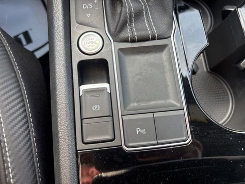 Used 2022 Volkswagen Atlas Cross Sport SE FWD image 26