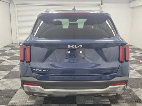 Used 2024 Kia Sorento S w/ Panoramic Sunroof Package FWD image 5