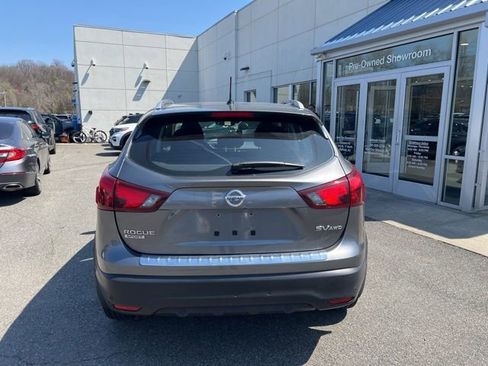 Used 2019 Nissan Rogue Sport SV w/ Technology Package image 3