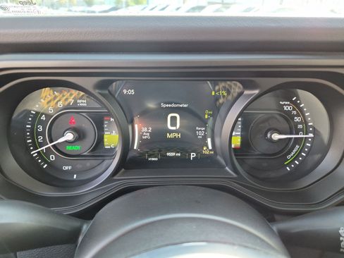 Used 2024 Jeep Wrangler Unlimited Sahara AWD/4WD image 21