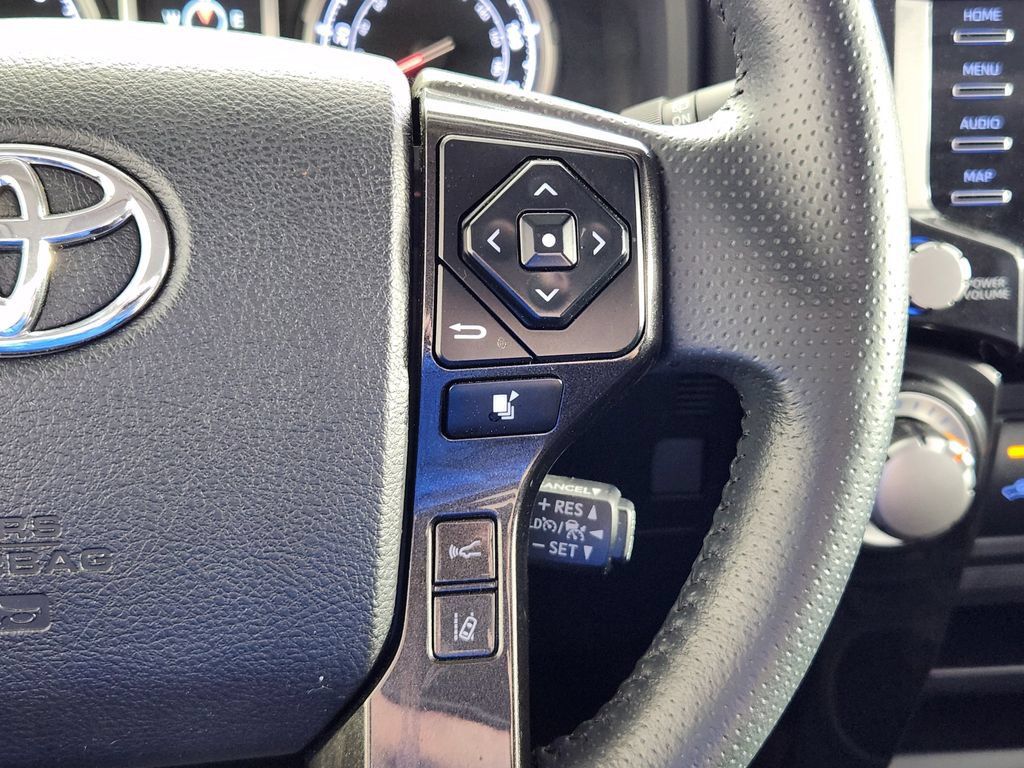 Used 2021 Toyota 4Runner TRD Off-Road Premium w/ Moonroof Package AWD/4WD image 19
