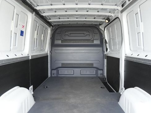 Used 2025 Mercedes-Benz Sprinter 2500 image 8