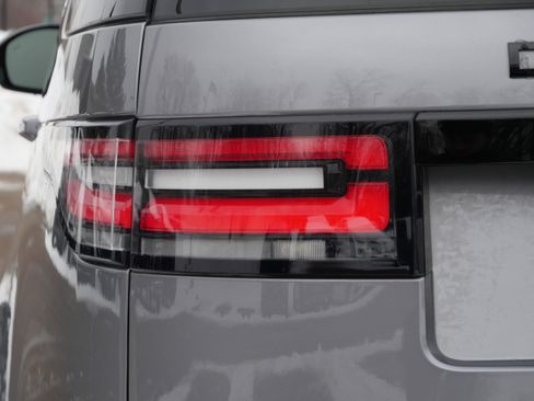 Used 2020 Land Rover Discovery HSE image 11