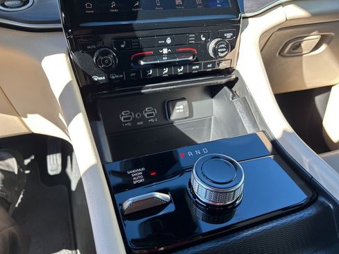 New 2025 Jeep Grand Cherokee L Limited image 16