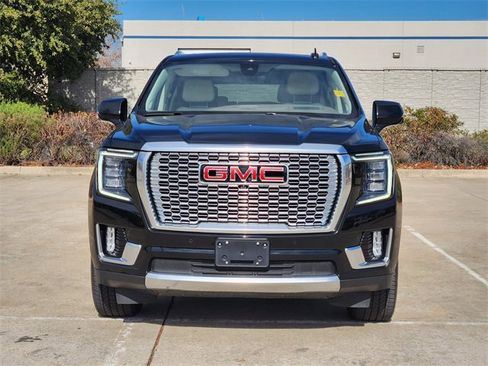 Used 2022 GMC Yukon XL Denali w/ Denali Ultimate Package image 3
