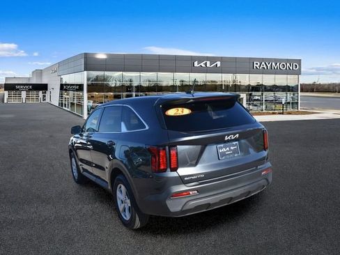 Used 2023 Kia Sorento LX FWD image 5