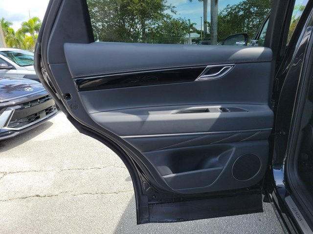 Certified 2026 Genesis GV80 2.5T RWD image 8