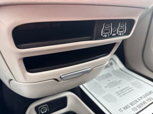 Used 2022 Chrysler Voyager LX image 32