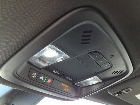 Used 2023 Chevrolet Traverse LT image 30