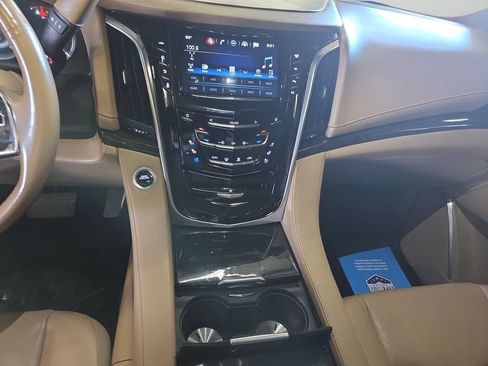 Used 2020 Cadillac Escalade Platinum AWD/4WD image 35