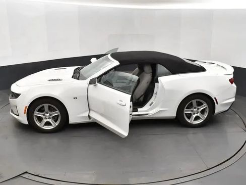 Used 2023 Chevrolet Camaro LT RWD image 7