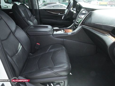 Used 2018 Cadillac Escalade ESV Premium Luxury image 32