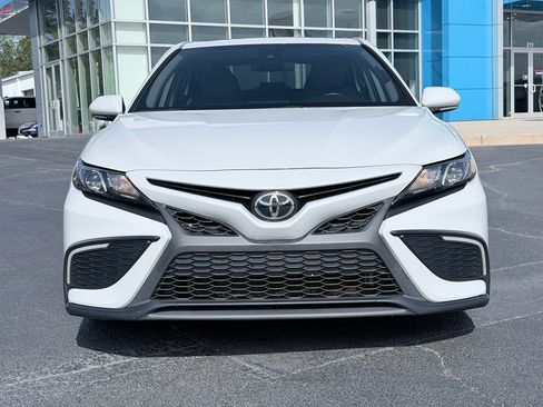 Used 2023 Toyota Camry SE image 3
