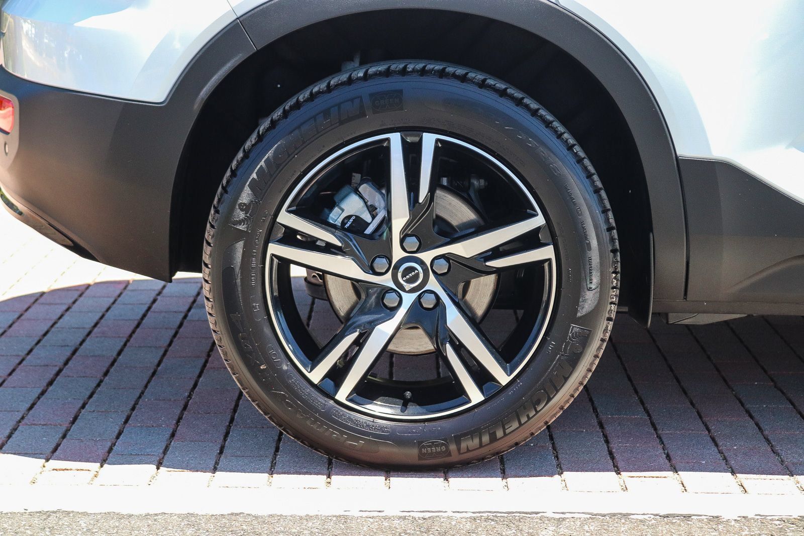 Certified 2026 Volvo XC40 B4 Core FWD image 10