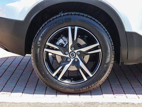 Certified 2026 Volvo XC40 B4 Core FWD image 10