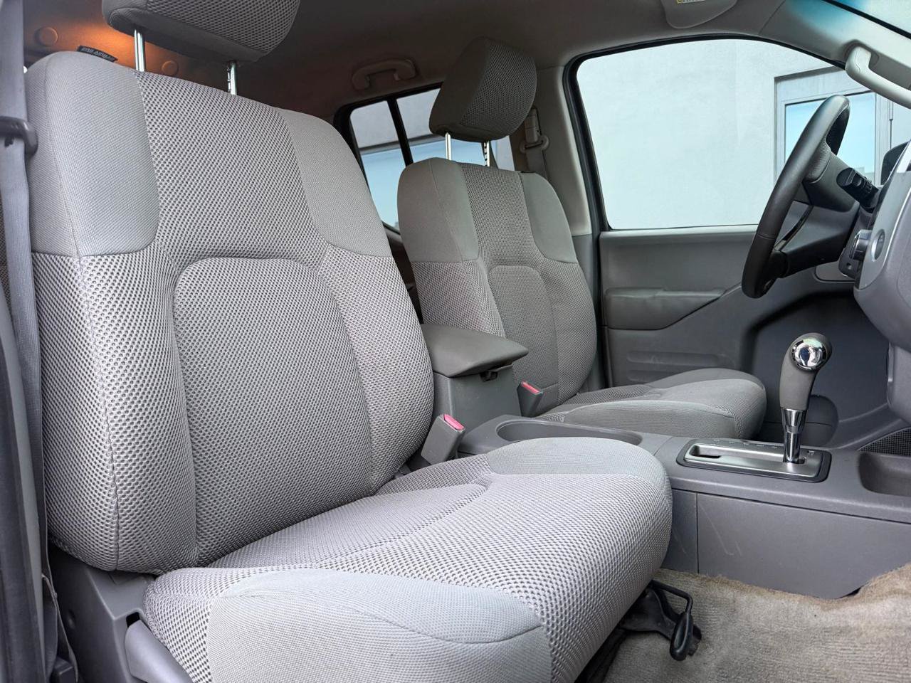 Used 2015 Nissan Frontier SV RWD image 13