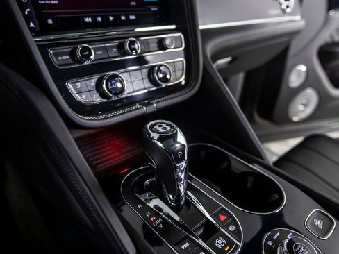 Used 2022 Bentley Bentayga image 39