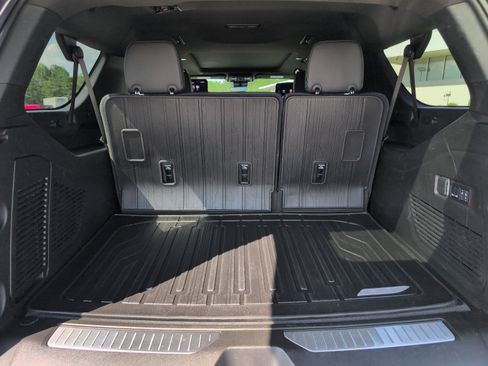 Used 2025 GMC Yukon XL Denali w/ Denali Reserve Package AWD/4WD image 5