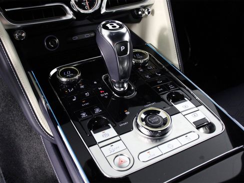 New 2025 Bentley Flying Spur Plug-In Hybrid image 13