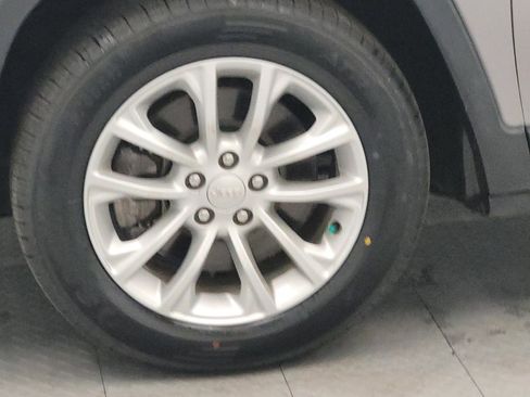 Used 2021 Jeep Cherokee Latitude image 31