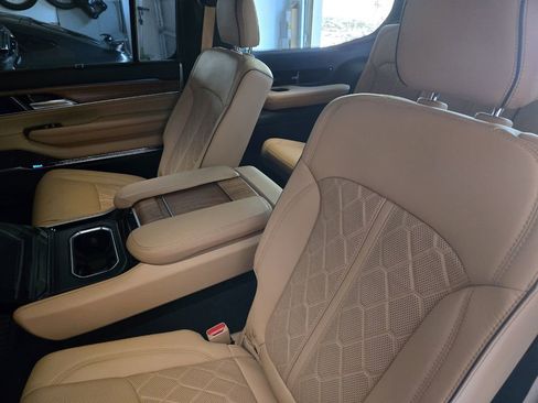 Used 2024 Jeep Grand Wagoneer Series III w/ HD Trailer Tow Package image 4