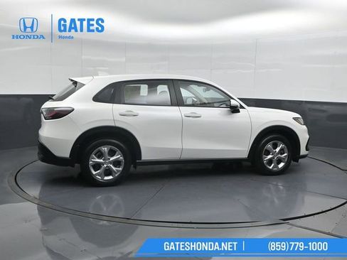 Certified 2025 Honda HR-V LX image 3