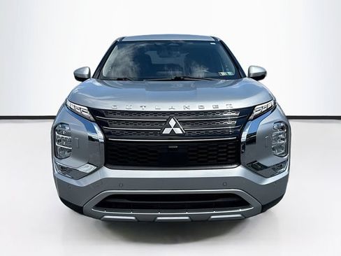 Used 2022 Mitsubishi Outlander SE AWD/4WD image 2