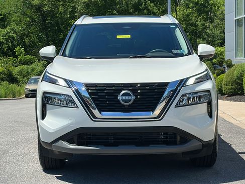Certified 2023 Nissan Rogue SV w/ SV Premium B Package AWD/4WD image 3
