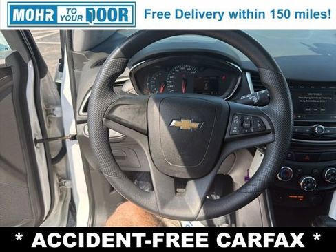 Used 2018 Chevrolet Trax LS FWD image 18