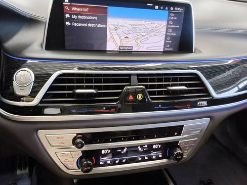 Used 2021 BMW 750i xDrive w/ Executive Package AWD/4WD image 25