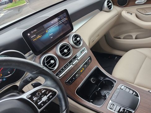 Used 2021 Mercedes-Benz GLC 300 4MATIC image 29