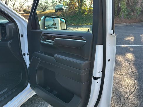 Used 2023 GMC Sierra 1500 SLE image 12