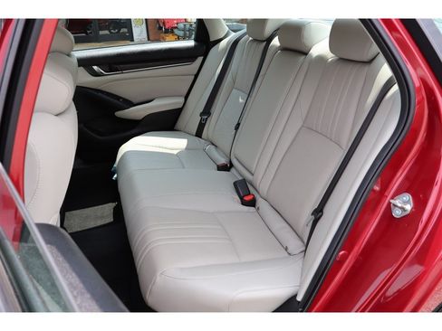 Used 2018 Honda Accord Touring image 12
